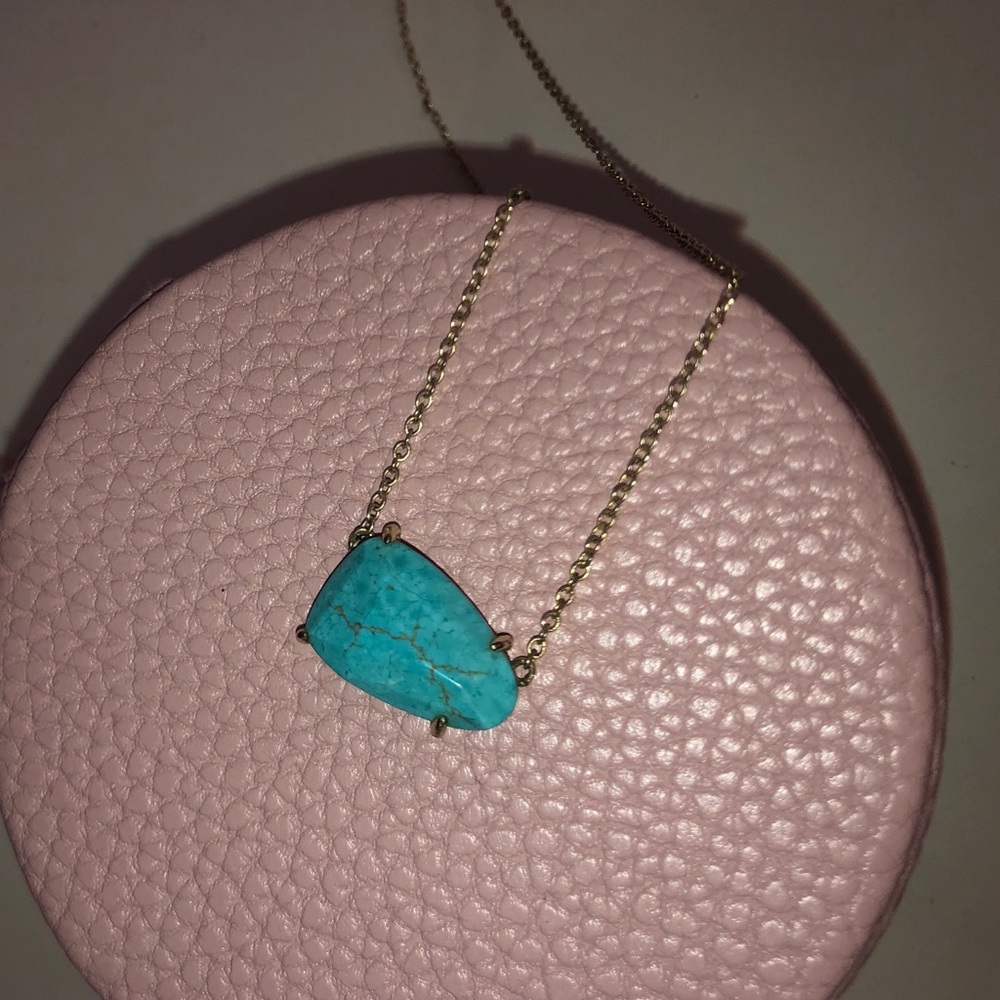 Kendra Scott necklace